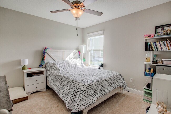 Building Photo - 130 Huesca Ct