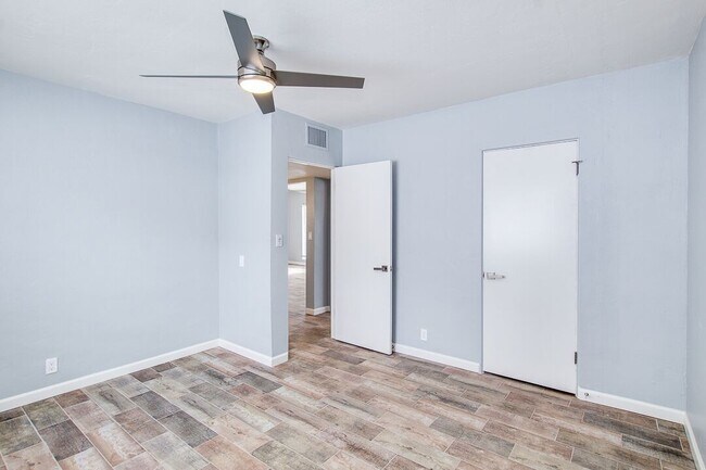 Building Photo - San Juan Duplex