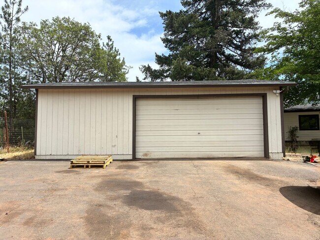 Building Photo - Fully Remodeled 5 Bedroom Home on 1 Acre with Shop, RV Parking & Stunning Views In Shady Cove