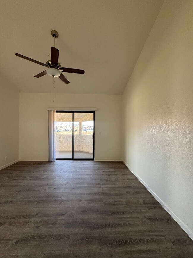 Building Photo - Stunning Remodeled 3-Bed Condo with River & Casino Views!