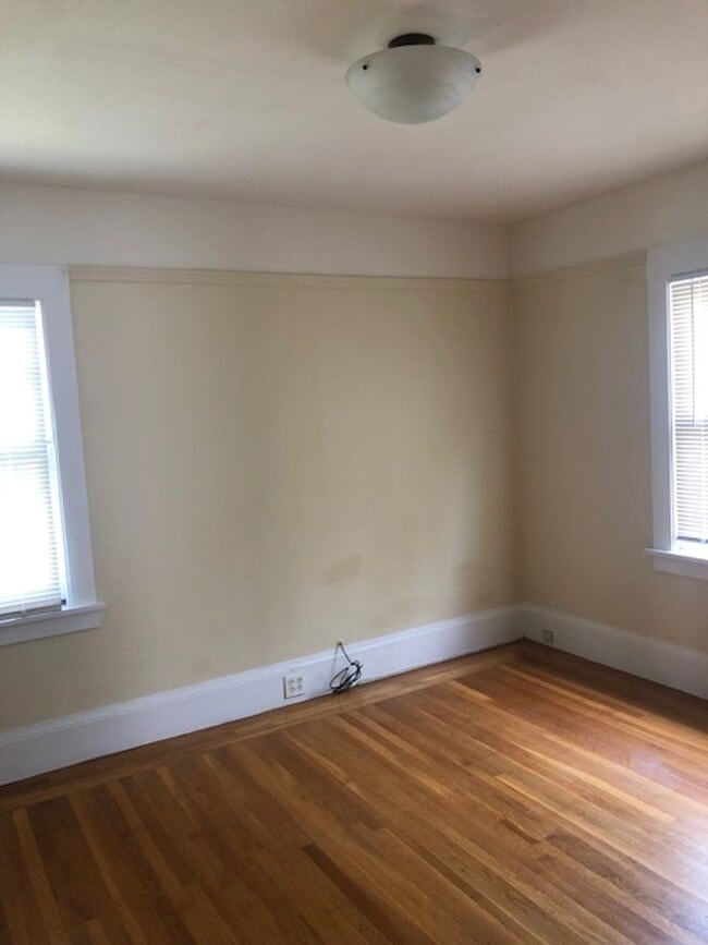 Building Photo - Rockridge house, Walk to Bart, Shops and R...