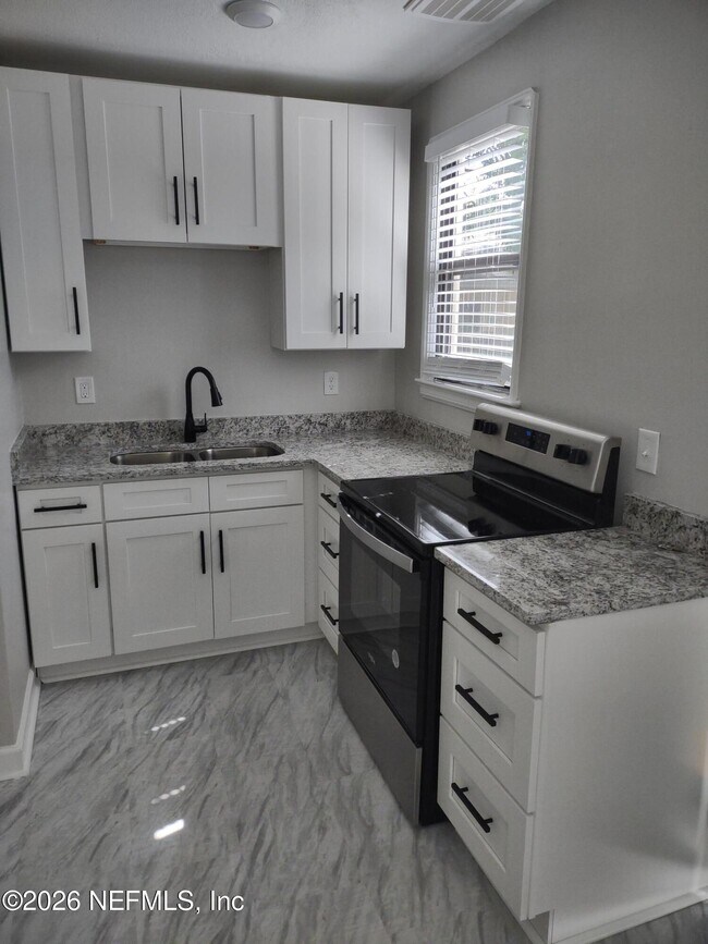 Building Photo - 1552 Naldo Ave