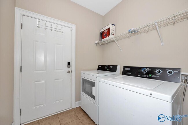 Building Photo - 216 SW Winterbranch Rd