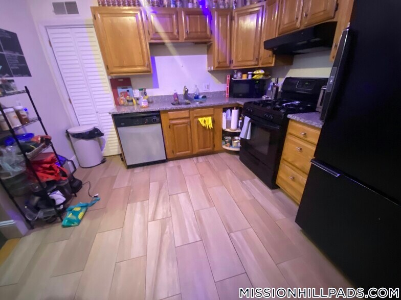 Building Photo - 880 Huntington Ave