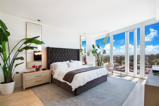 Building Photo - 9001 Collins Ave