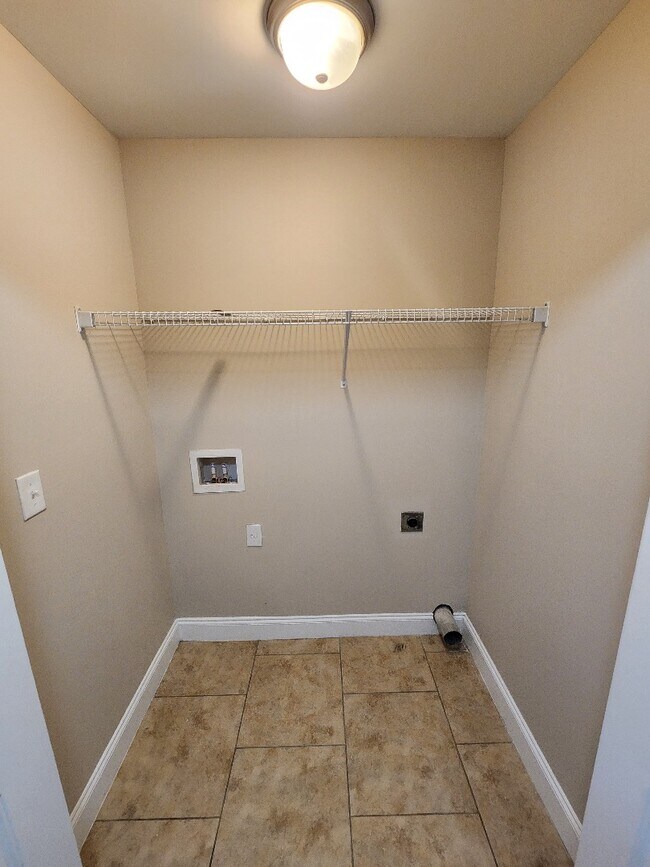 Building Photo - 223 Leadoff Dr