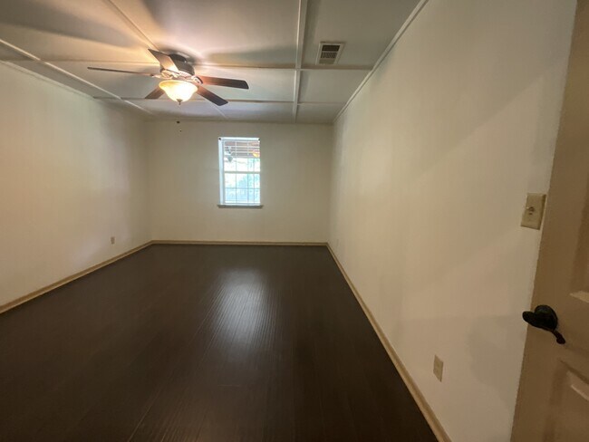 Building Photo - 530 Hilliard Dr