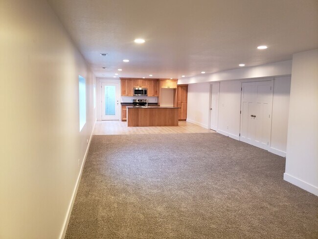 Building Photo - 1641 N 600 E