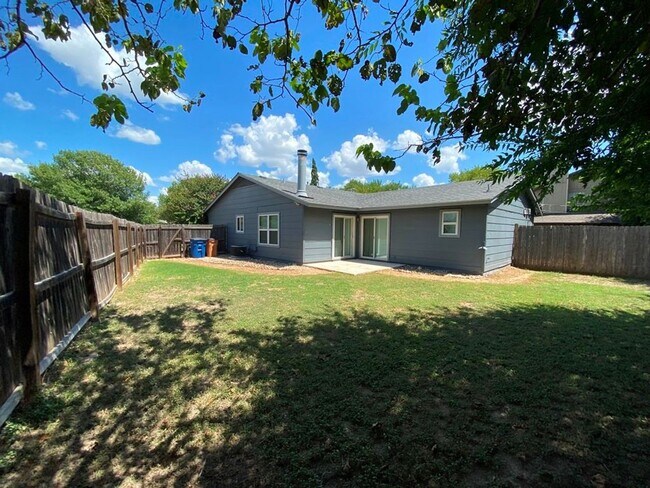 Building Photo - 3411 Lynridge Dr