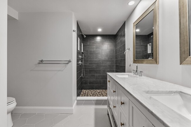 Building Photo - 83 Centre St