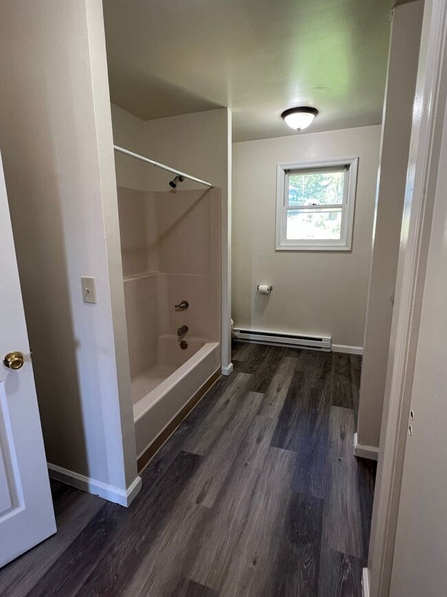 Building Photo - Spacious 3BR Townhome - LOTS OF ROOM!!! - ...