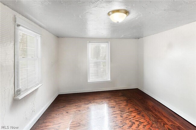 Building Photo - 511 Brown St