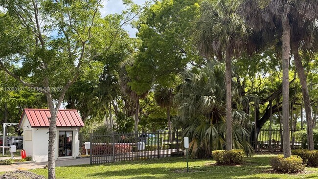 Building Photo - 5900 SW 127th Ave