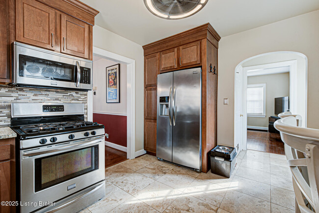 Building Photo - 2418 Brighton Dr