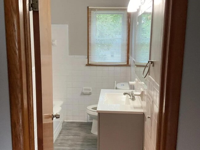 Primary Photo - 711 Garfield St