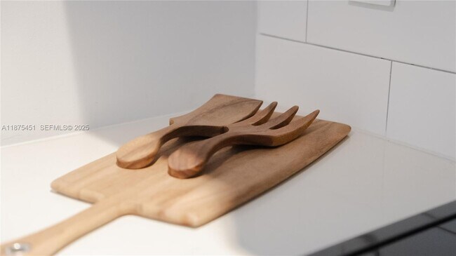 Building Photo - 398 NE 5th St