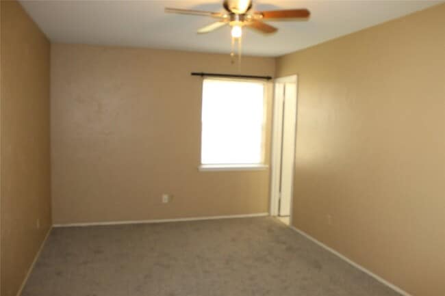 Building Photo - 2834 Hollandale Ln
