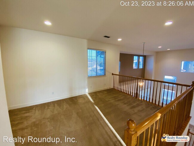 Building Photo - 4 br, 3 bath House - 6230 Ravenna Way