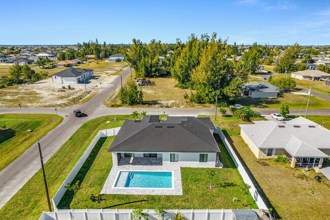Building Photo - 1115 NW 25th Ave