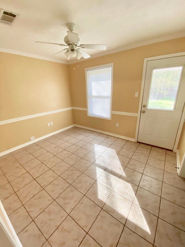 Building Photo - 103 Fox Run Dr