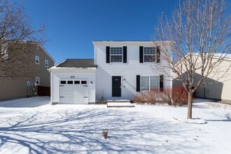Building Photo - MODERN 3-BEDROOM HOME in CROSS CREEK w/ A/C