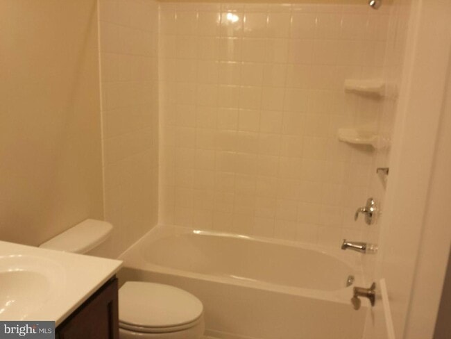 Building Photo - 6041 Maple Hill Rd