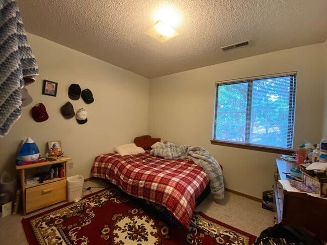 Building Photo - $1,095 | 2 Bedroom, 1 Bathroom APARTMENT | No Pets | Available for August 1st, 2026 Move In