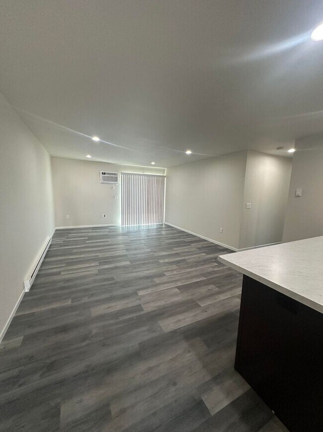 Building Photo - 3 Bedroom Duplex