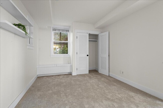 Building Photo - 411 Orange Ave