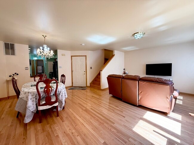 Building Photo - 2105 S Tan Ct