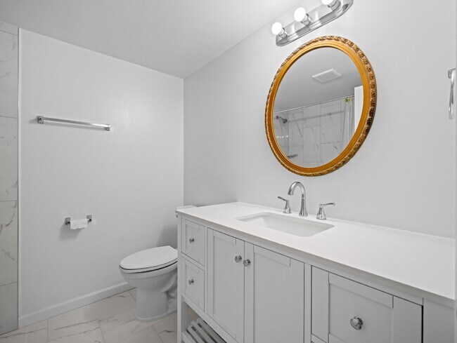 Building Photo - Discover Your Dream Home: Modern Comfort M...