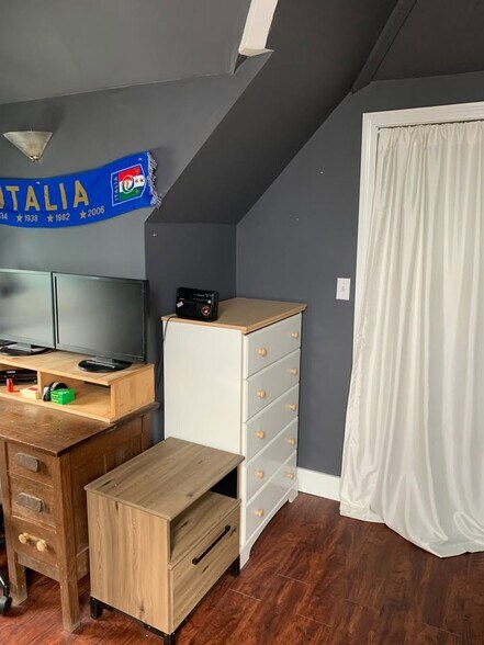 Building Photo - 77 Sheridan Ave