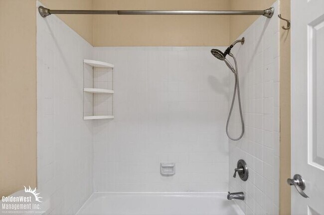 Building Photo - Bright and Modern 1Bdm 1Ba Condo Near Downtown Scottsdale!