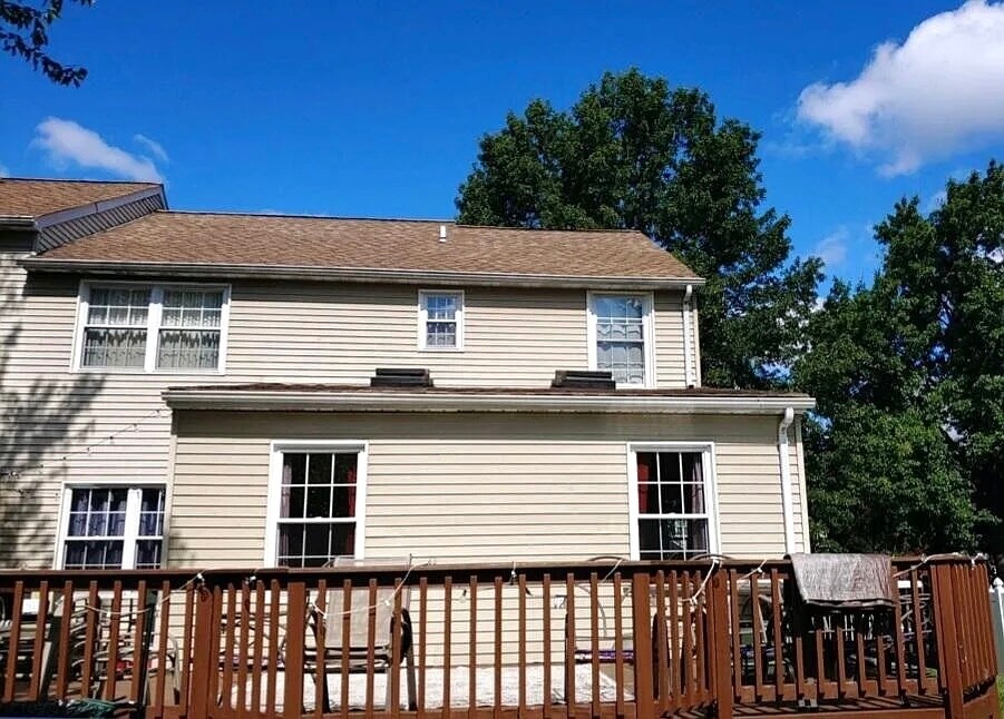 Building Photo - 17 Fieldstone Dr