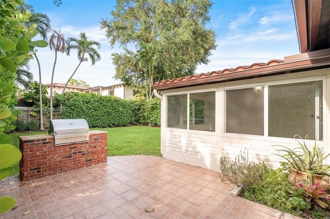 Building Photo - 5775 SW 28th St
