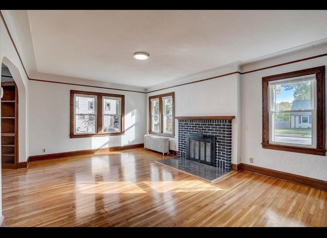 Building Photo - 4253 James Ave N