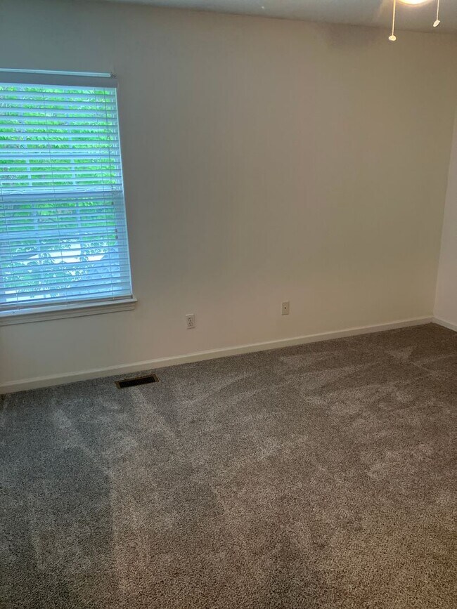Building Photo - Newly Renovated Townhome in Arden
