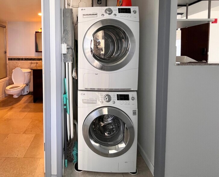 Building Photo - 419 Atkinson Dr