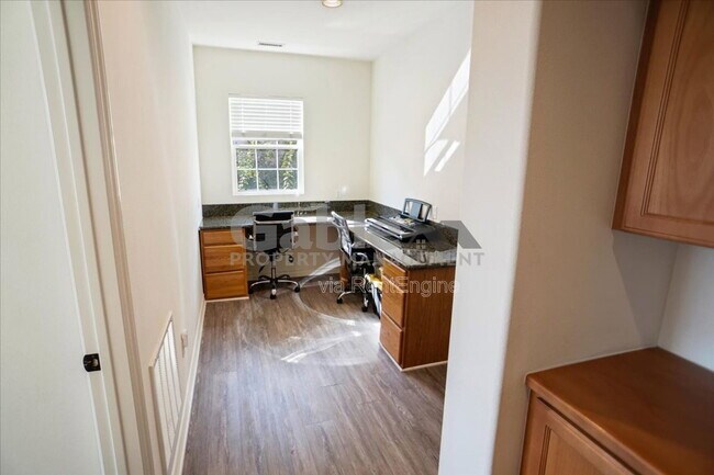 Building Photo - 26155 Lone Rock Ct