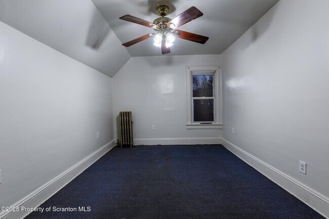 Building Photo - 921-923 Clay Ave