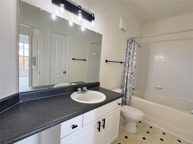 Building Photo - 8801 Villa View Cir