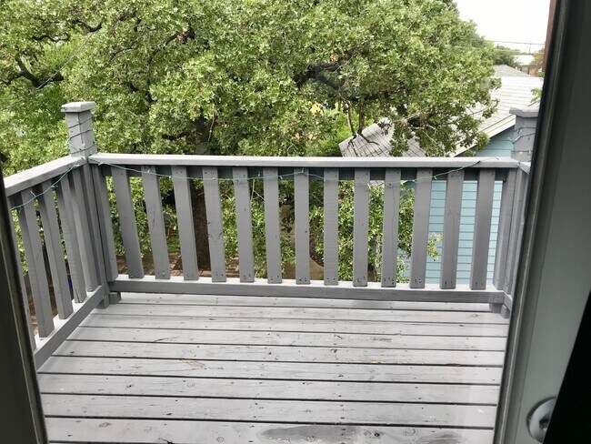 Building Photo - UT PRE-LEASE: Hyde Park 4 bed / 3 bath.  O...