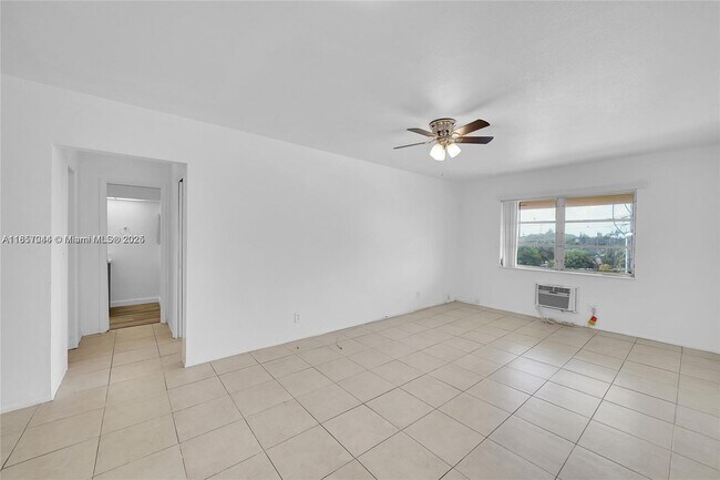 Building Photo - 1050 E Sample Rd