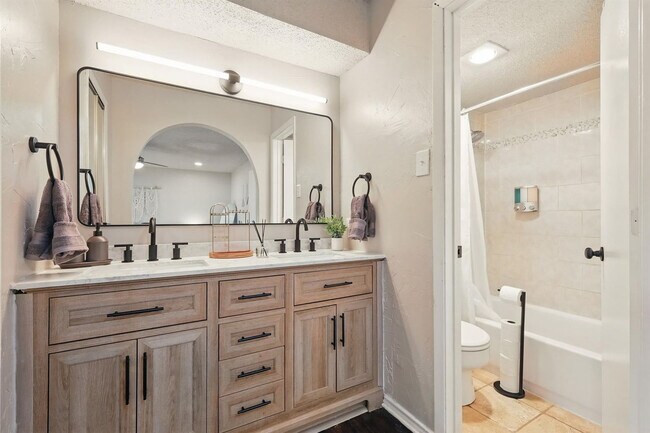 Building Photo - 5830 Jester Dr