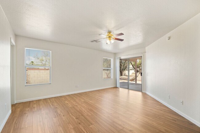 Building Photo - Move in ready home in Arizona Sunset!