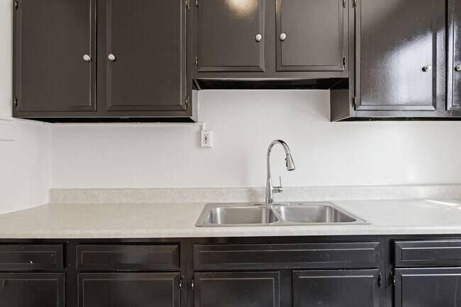 Building Photo - 2100 Post St