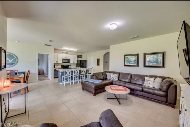 Building Photo - 233 SE 3rd St