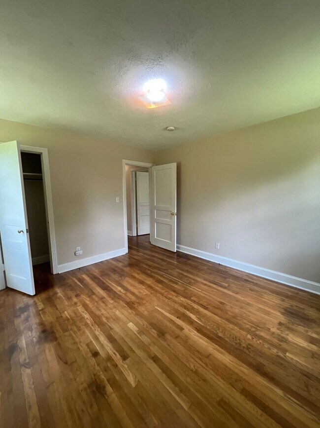 Building Photo - 2323 Sweetwood Rd