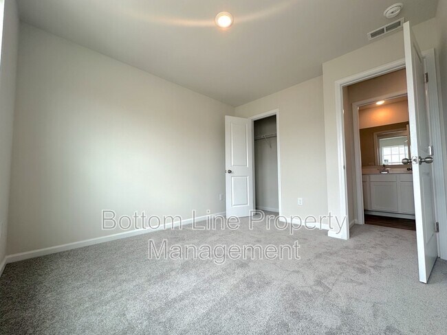 Building Photo - 5336 Small St