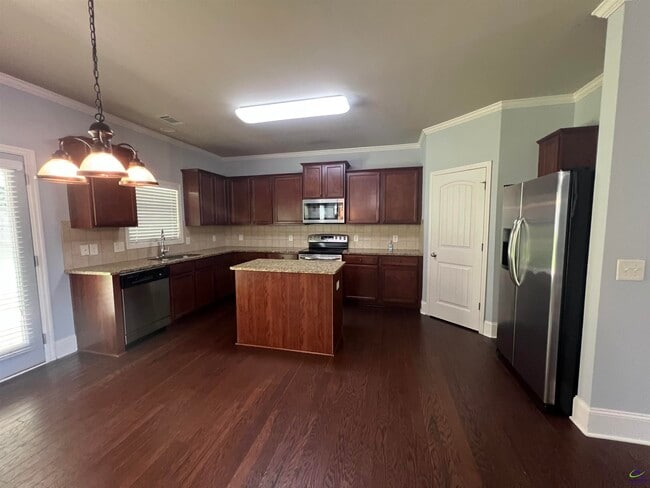Building Photo - 204 Arden Dr